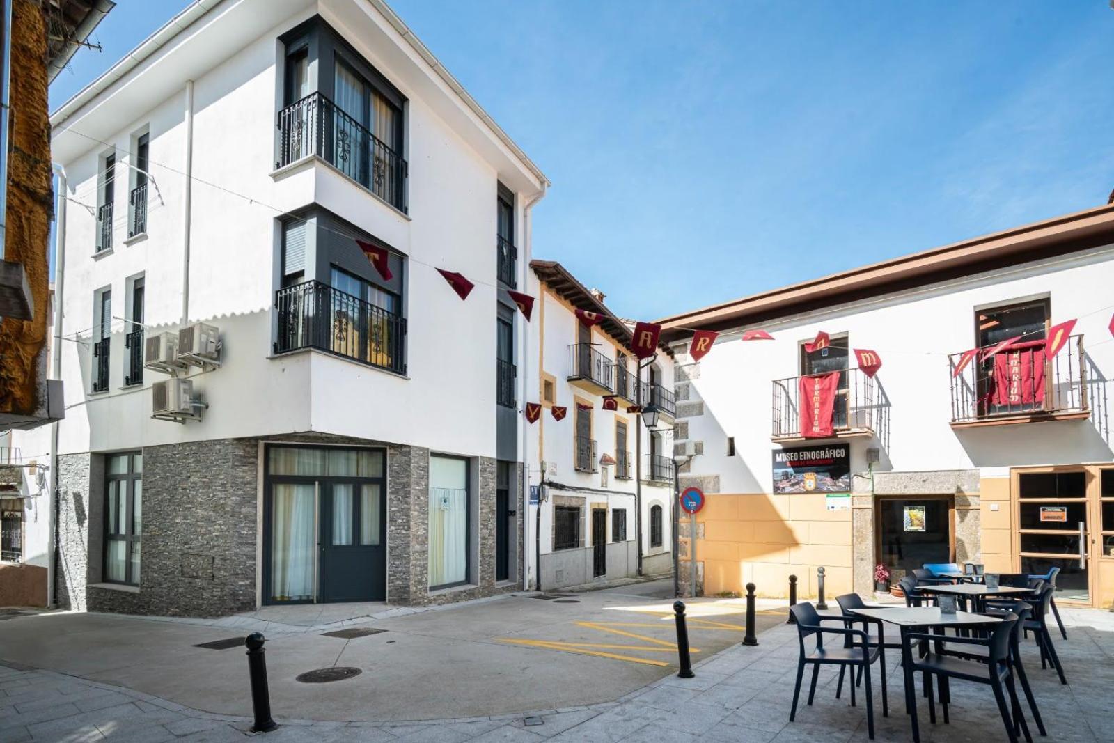 Apartamentos La Plazuela Baños de Montemayor Exterior foto